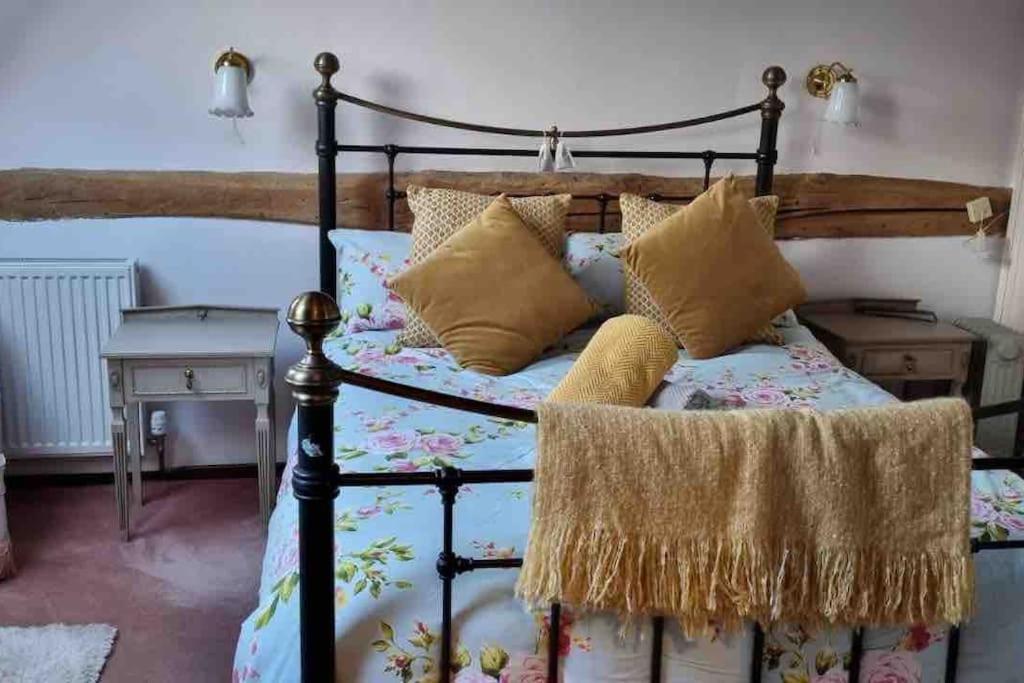 Stunning Barn Conversion Ideal For Large Families Bildeston Екстер'єр фото