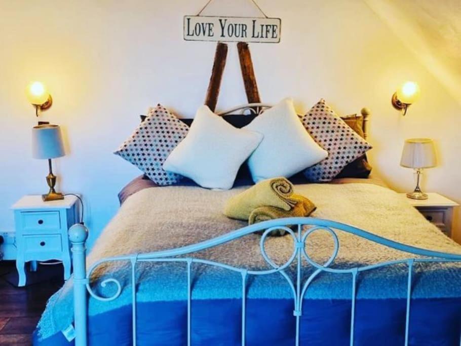 Stunning Barn Conversion Ideal For Large Families Bildeston Екстер'єр фото